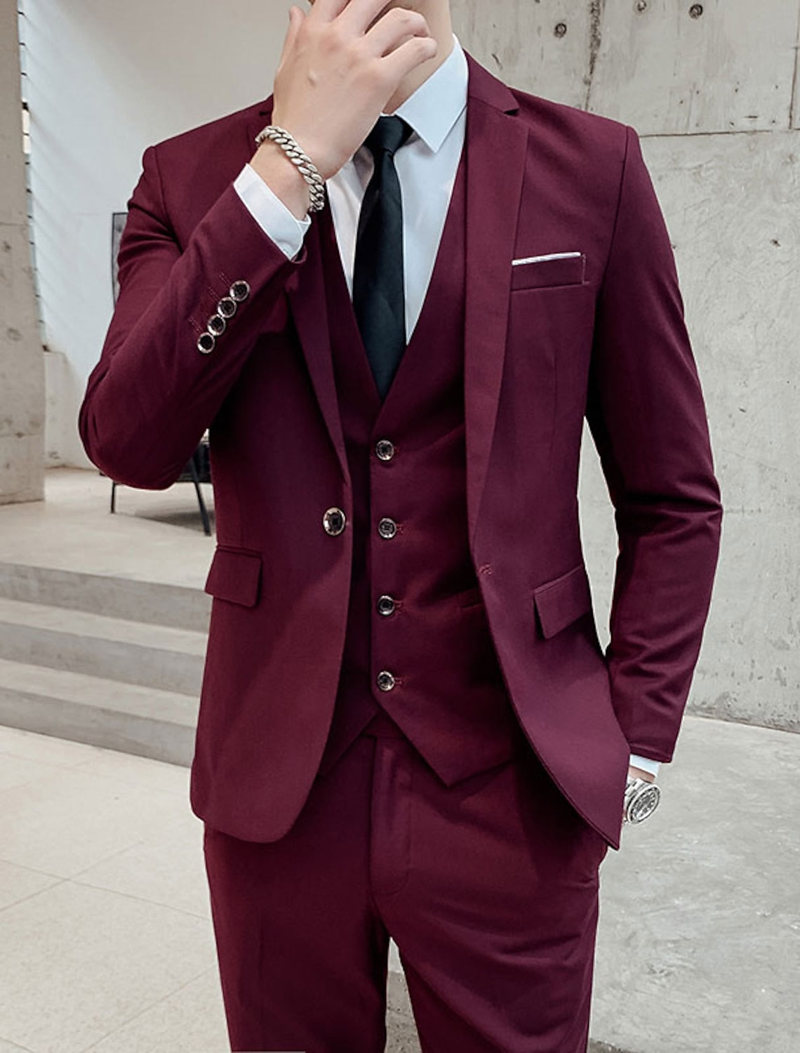 Noxwell Thornbury Two-Button Three-Piece Suit