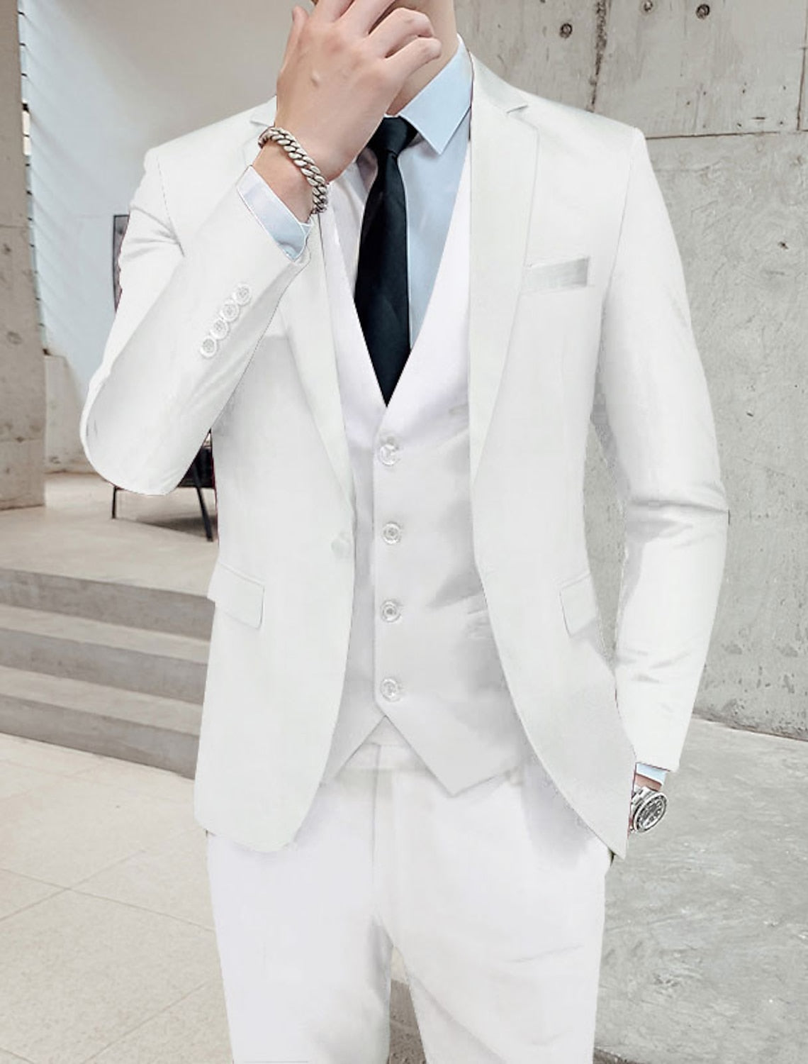 Noxwell Thornbury Two-Button Three-Piece Suit